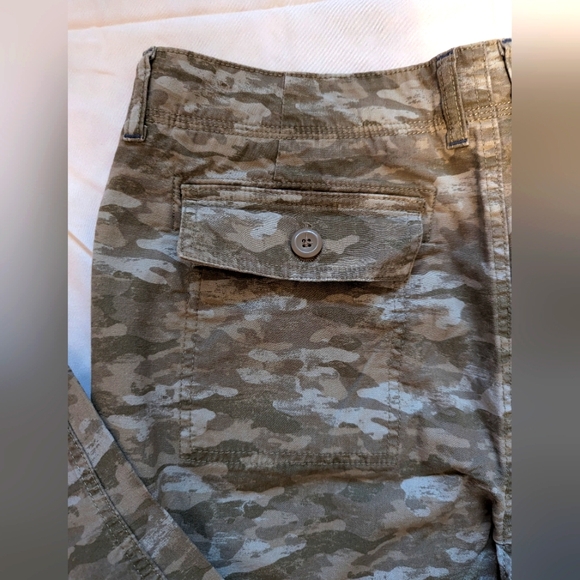 LL Bean size L Women's Camo Pants - Picture 7 of 8